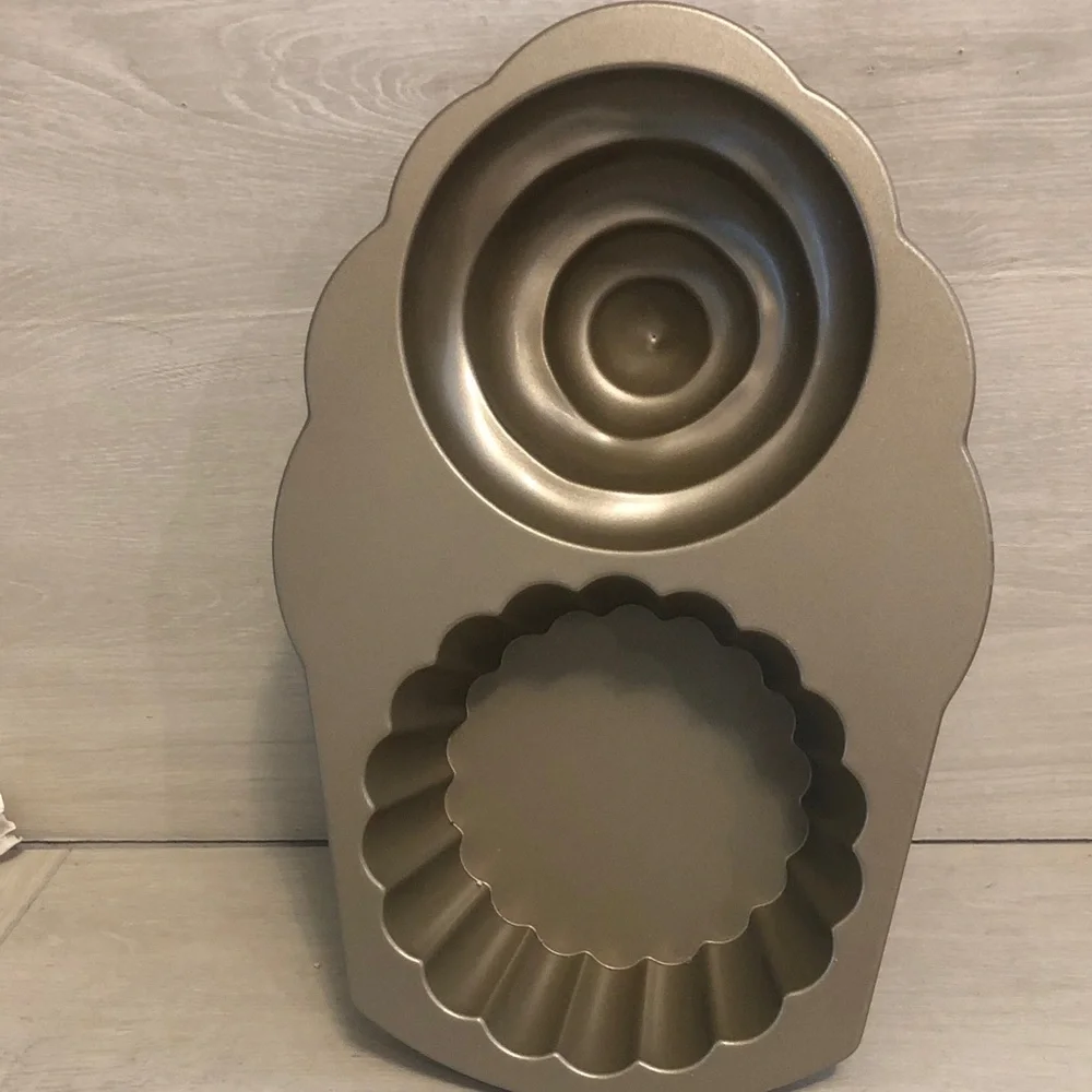 Williams Sonoma The Great Cupcake Pan by Nordic Ware Pls Read